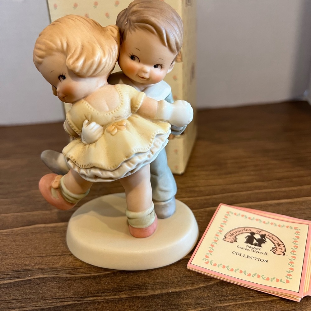 Memories of Yesterday—“We’d Happy! How’s Yourself?” Figurine - Picture 6 of 7